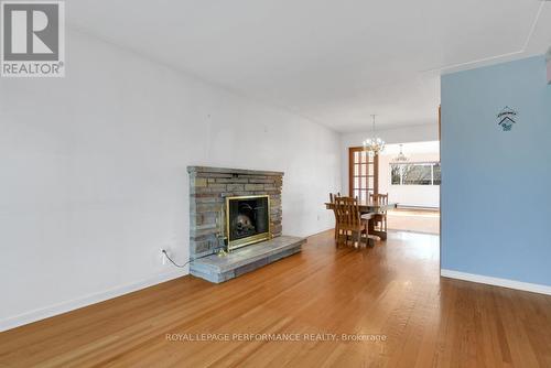 816 Dickens Avenue, Ottawa, ON - Indoor Photo Showing Living Room With Fireplace