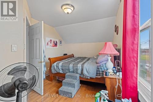 24 Lyndon Street W, Thorold (557 - Thorold Downtown), ON - Indoor Photo Showing Bedroom