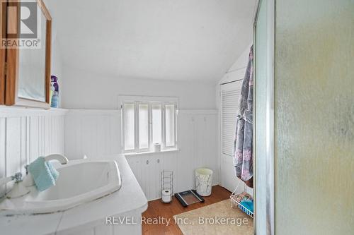 24 Lyndon Street W, Thorold (557 - Thorold Downtown), ON - Indoor Photo Showing Bathroom