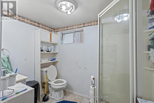 24 Lyndon Street W, Thorold (557 - Thorold Downtown), ON - Indoor Photo Showing Bathroom