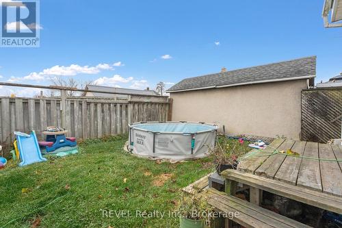 24 Lyndon Street W, Thorold (557 - Thorold Downtown), ON - Outdoor With Above Ground Pool