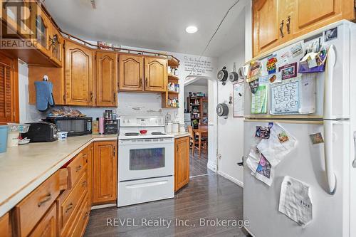 24 Lyndon Street W, Thorold (557 - Thorold Downtown), ON - Indoor Photo Showing Kitchen