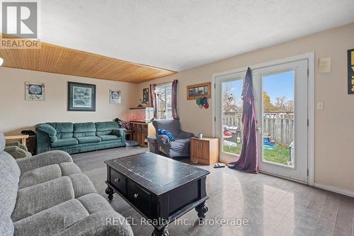 24 Lyndon Street W, Thorold (557 - Thorold Downtown), ON - Indoor Photo Showing Living Room