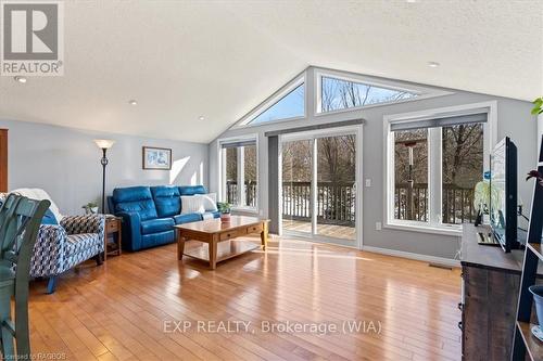 397 Purple Valley Road, South Bruce Peninsula, ON - Indoor Photo Showing Living Room