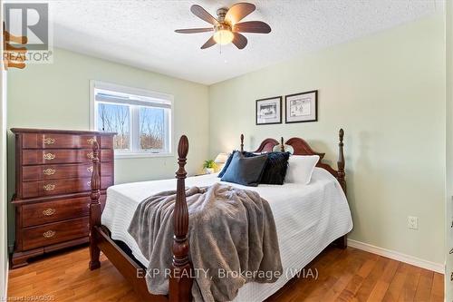 397 Purple Valley Road, South Bruce Peninsula, ON - Indoor Photo Showing Bedroom