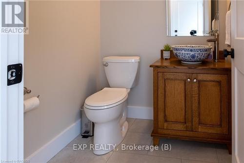 383230 Dawson Road, Georgian Bluffs, ON - Indoor Photo Showing Bathroom