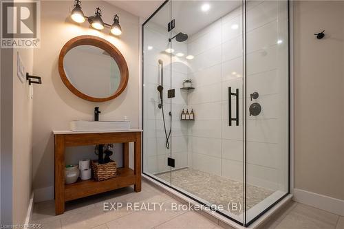 383230 Dawson Road, Georgian Bluffs, ON - Indoor Photo Showing Bathroom