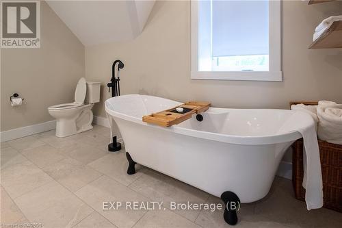 383230 Dawson Road, Georgian Bluffs, ON - Indoor Photo Showing Bathroom