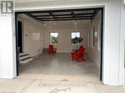 383230 Dawson Road, Georgian Bluffs, ON - Indoor Photo Showing Garage