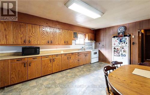 862 24Th Avenue, Hanover, ON - Indoor Photo Showing Kitchen