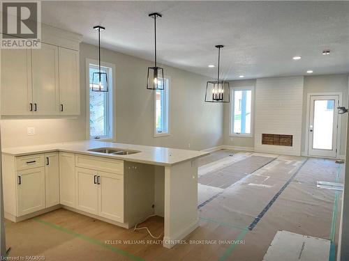 805 22Nd, Hanover, ON - Indoor Photo Showing Kitchen With Double Sink