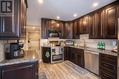 121 Reed Drive, Ajax (Central), ON - Indoor Photo Showing Kitchen