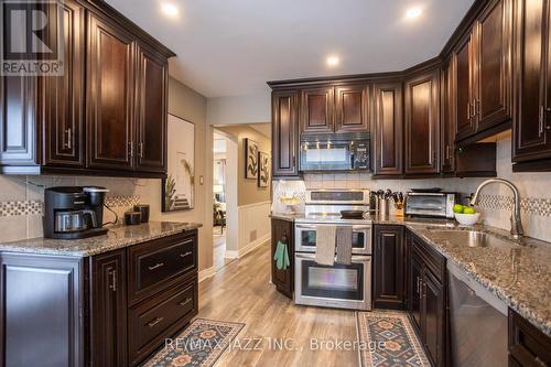 121 Reed Drive, Ajax (Central), ON - Indoor Photo Showing Kitchen