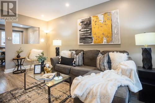 121 Reed Drive, Ajax (Central), ON - Indoor Photo Showing Living Room