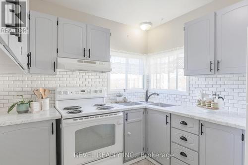 10 Hamilton Street, Kawartha Lakes (Lindsay), ON - Indoor Photo Showing Kitchen