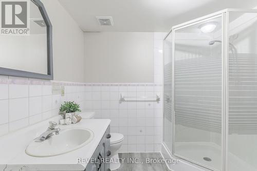 10 Hamilton Street, Kawartha Lakes (Lindsay), ON - Indoor Photo Showing Bathroom