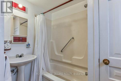 149 John Street, London, ON - Indoor Photo Showing Bathroom