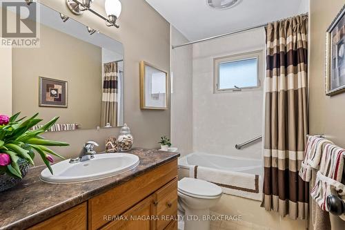 100 Sherman Drive, St. Catharines (443 - Lakeport), ON - Indoor Photo Showing Bathroom