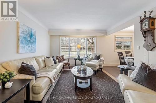 100 Sherman Drive, St. Catharines (443 - Lakeport), ON - Indoor Photo Showing Living Room