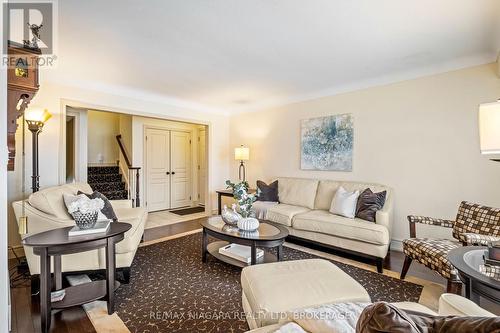 100 Sherman Drive, St. Catharines (443 - Lakeport), ON - Indoor Photo Showing Living Room