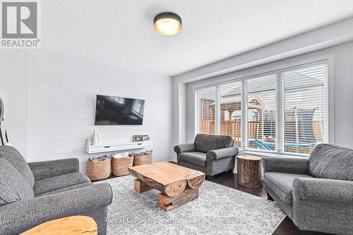 48 Mclean Avenue, Collingwood, ON - Indoor Photo Showing Living Room