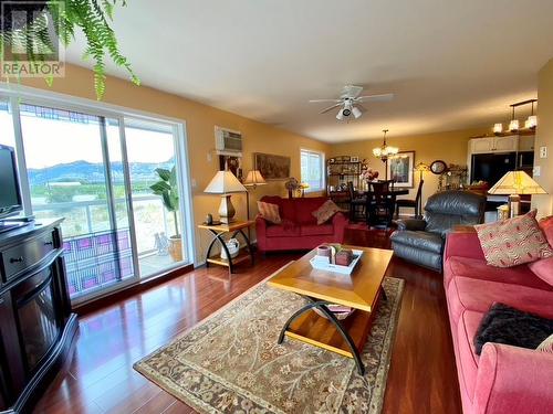 4801 89Th Street Unit# 303, Osoyoos, BC - Indoor Photo Showing Living Room