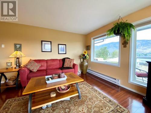 4801 89Th Street Unit# 303, Osoyoos, BC - Indoor Photo Showing Living Room