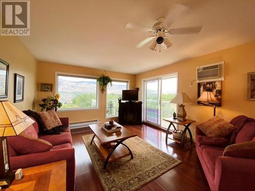 4801 89Th Street Unit# 303, Osoyoos, BC - Indoor Photo Showing Living Room