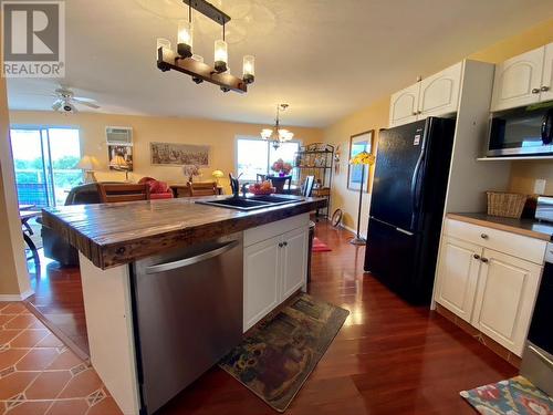 4801 89Th Street Unit# 303, Osoyoos, BC - Indoor Photo Showing Kitchen With Double Sink