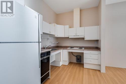 920 Saskatoon Road Unit# 119, Kelowna, BC - Indoor Photo Showing Kitchen