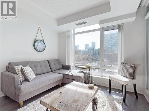 517 - 525 Adelaide Street W, Toronto, ON - Indoor Photo Showing Living Room