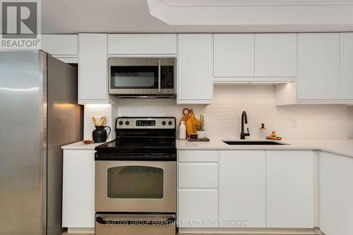 210 - 262 St Helens Avenue, Toronto, ON - Indoor Photo Showing Kitchen