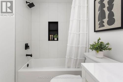 210 - 262 St Helens Avenue, Toronto, ON - Indoor Photo Showing Bathroom