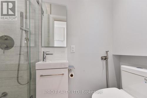 135 Downsview Avenue, Toronto, ON - Indoor Photo Showing Bathroom