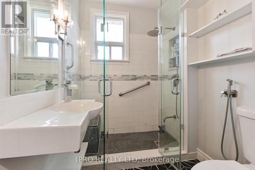 135 Downsview Avenue, Toronto, ON - Indoor Photo Showing Bathroom