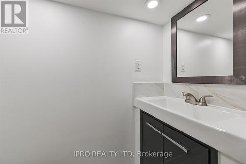 135 Downsview Avenue, Toronto, ON - Indoor Photo Showing Bathroom