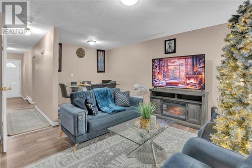 6733 Rose-Ville Garden, Windsor, ON - Indoor Photo Showing Living Room With Fireplace