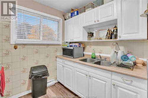 6733 Rose-Ville Garden, Windsor, ON - Indoor Photo Showing Kitchen With Double Sink