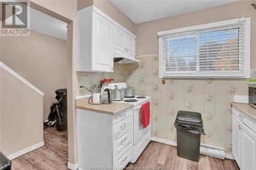 6733 Rose-Ville Garden, Windsor, ON - Indoor Photo Showing Kitchen