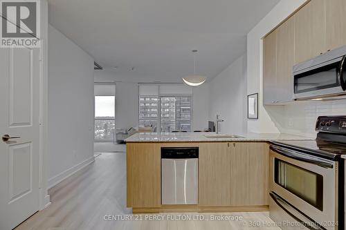 2011 - 23 Sheppard Avenue E, Toronto, ON - Indoor Photo Showing Kitchen