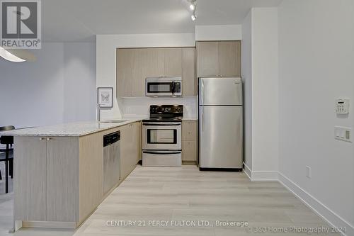 2011 - 23 Sheppard Avenue E, Toronto, ON - Indoor Photo Showing Kitchen