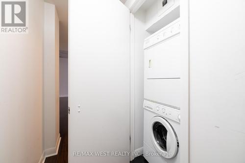 807 - 375 King Street W, Toronto, ON - Indoor Photo Showing Laundry Room