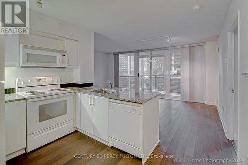 2507 - 33 Sheppard Avenue E, Toronto, ON - Indoor Photo Showing Kitchen