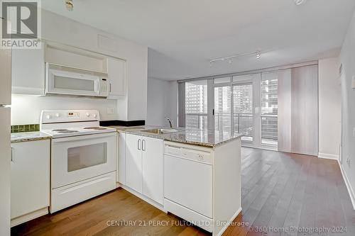 2507 - 33 Sheppard Avenue E, Toronto, ON - Indoor Photo Showing Kitchen