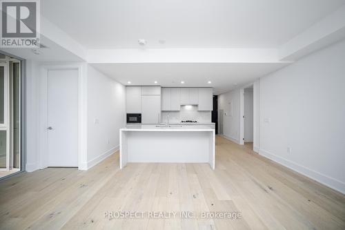 403 - 346 Davenport Road E, Toronto, ON - Indoor Photo Showing Kitchen