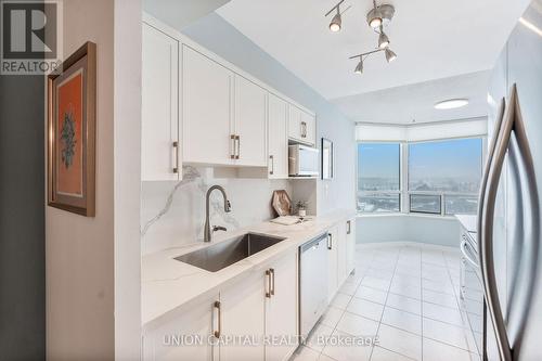 1036 - 68 Corporate Drive, Toronto, ON - Indoor Photo Showing Kitchen