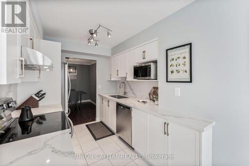 1036 - 68 Corporate Drive, Toronto, ON - Indoor Photo Showing Kitchen