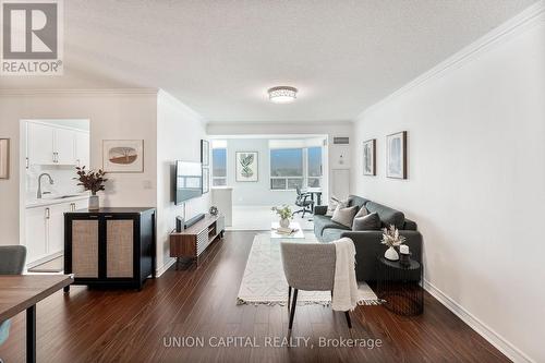 1036 - 68 Corporate Drive, Toronto, ON - Indoor Photo Showing Living Room