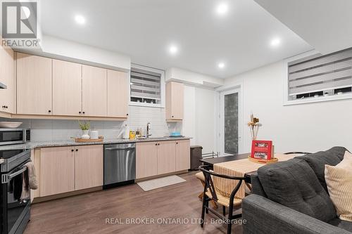 17 Brant Drive, Vaughan, ON - Indoor Photo Showing Kitchen