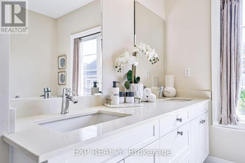 20 Dunton Lane, Richmond Hill, ON - Indoor Photo Showing Bathroom